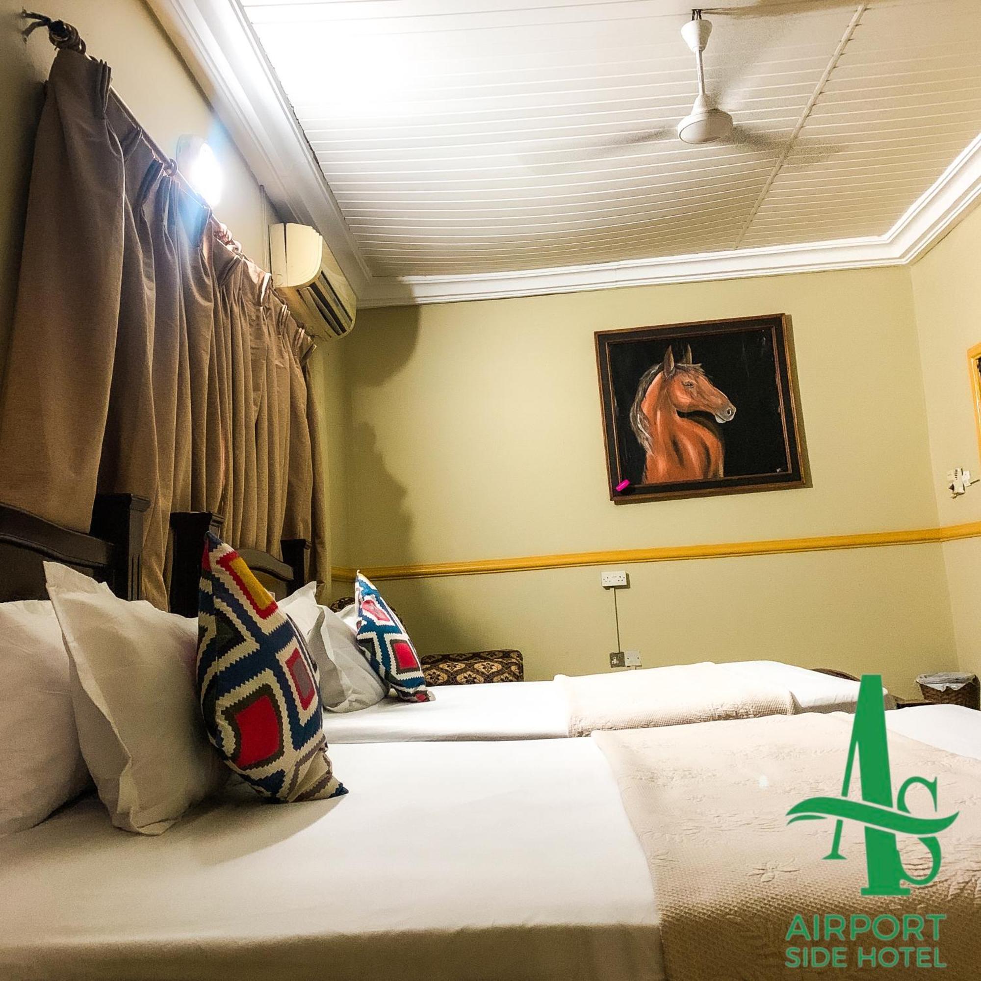 Airport Side Hotel Accra Bagian luar foto